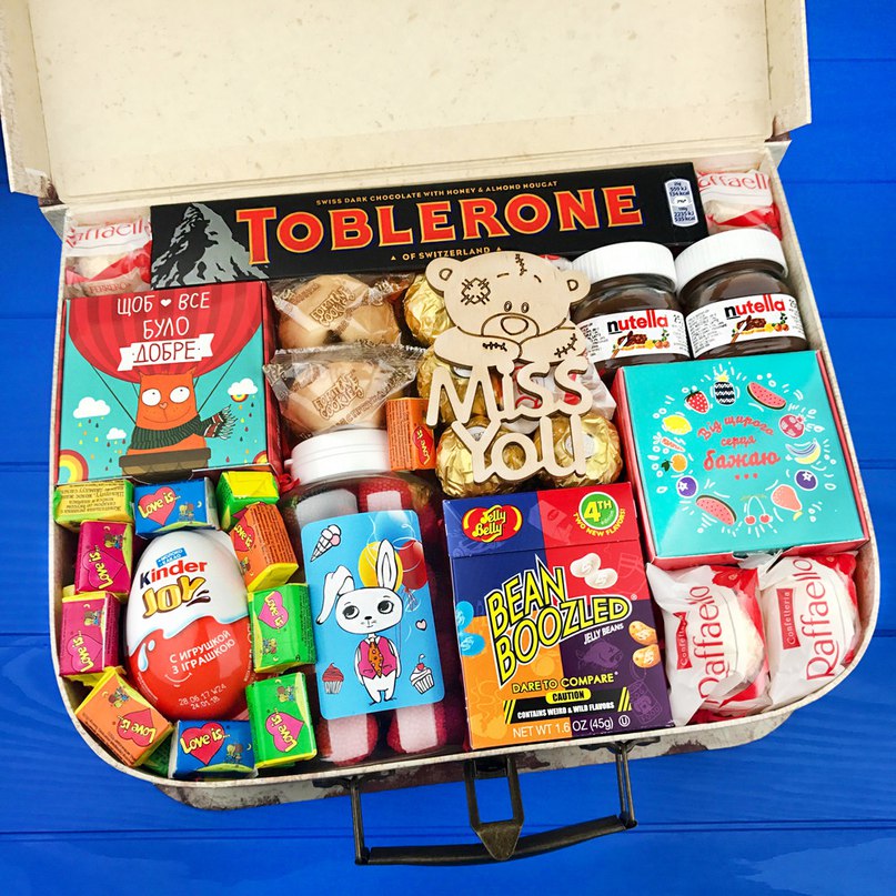 Подарочный набор сладостей в коробке-чемодане MISS YOU 